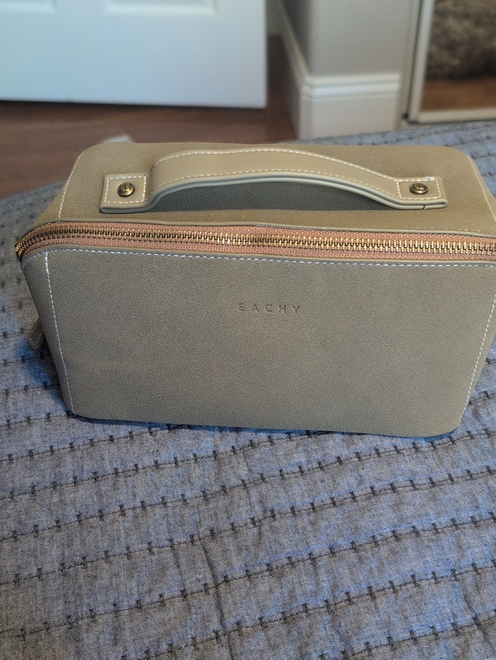 EACHY Olive Green Travel Jewelry Case with Top Handle